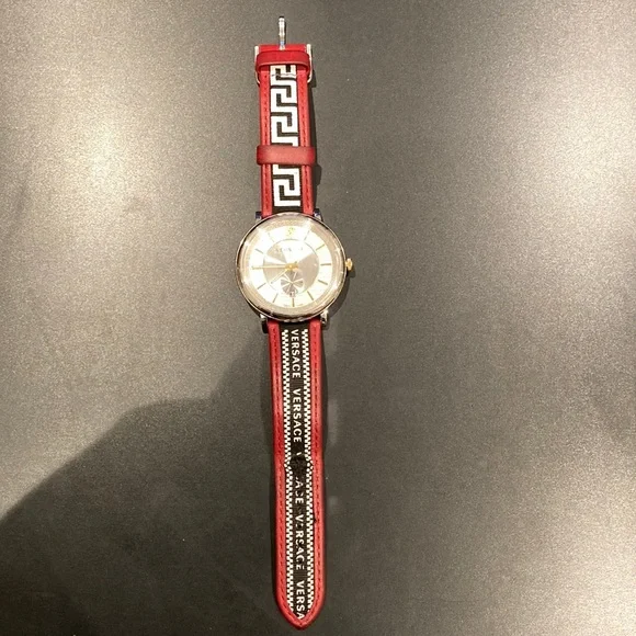 Versace Watch - Picture 1 of 7